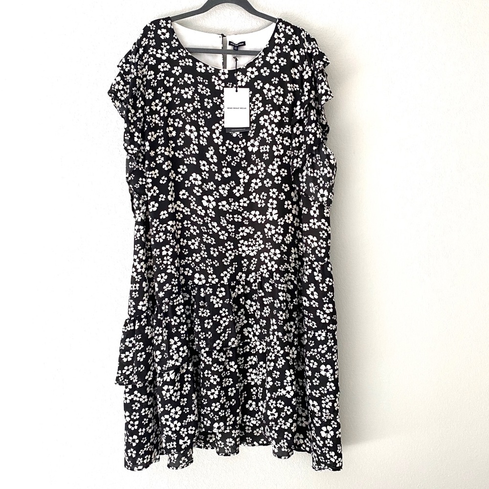 *SOLD* Who What Wear Meadows Floral Dress - Picture 2 of 7